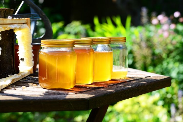 الطرق التقليدية لمعرفة العسل الحر